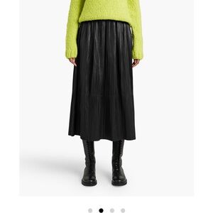 Gabriella Hearst Elegant Black Pleated Skirt